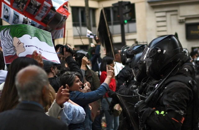 Les femmes… dans la République de l'assujettissement sacré