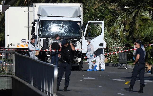 Les images de vidéosurveillance de l'attentat de Nice projetées au procès