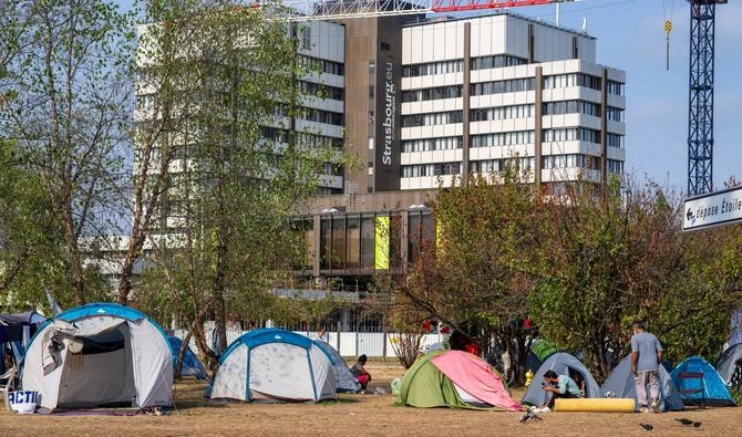 Cette photo montre un camp de migrants devant la mairie de Strasbourg, dans l'est de la France, le 28 août 2022. (AFP)