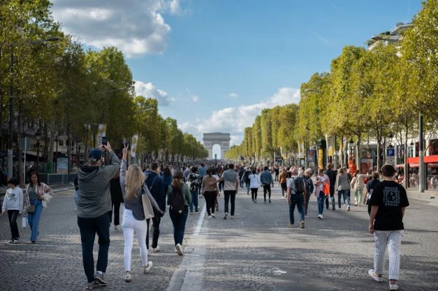 Un immeuble vendu sur les Champs-Elysées pour un montant « record»