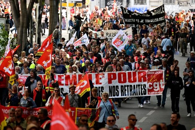 Retraites: la gauche promet de continuer à «se battre» contre la réforme