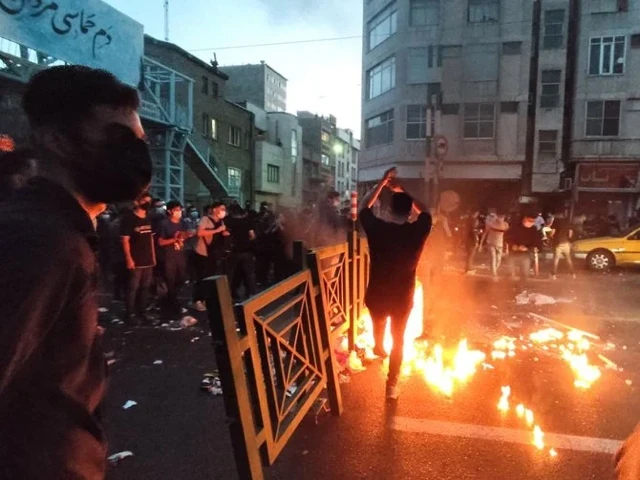 Washington sanctionne la police des mœurs d'Iran après la mort d'une jeune femme