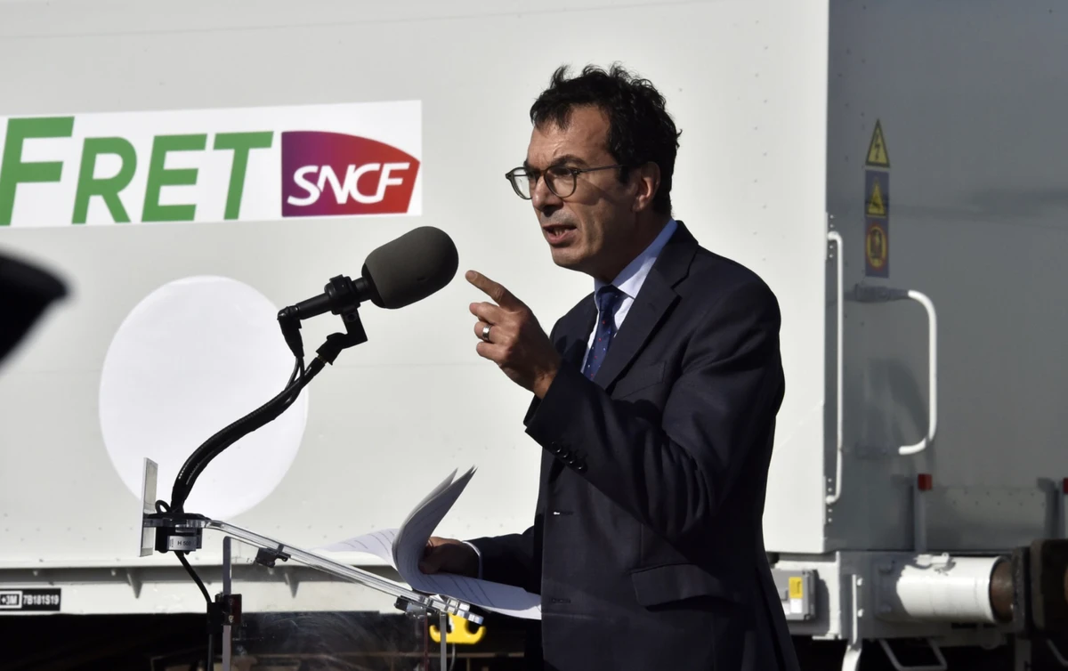 Le gouvernement invite la SNCF à économiser l'énergie, pas à réduire ses circulations