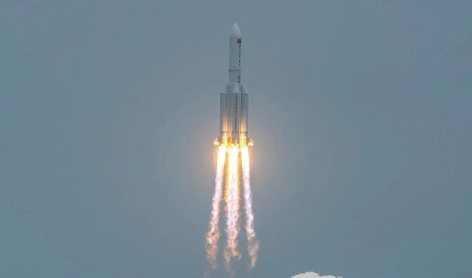 Une fusée Longue Marche 5B, transportant le module central de la station spatiale chinoise Tianhe, décolle du centre de lancement spatial de Wenchang, dans la province de Hainan, dans le sud de la Chine, le 29 avril 2021 (Photo, AFP).