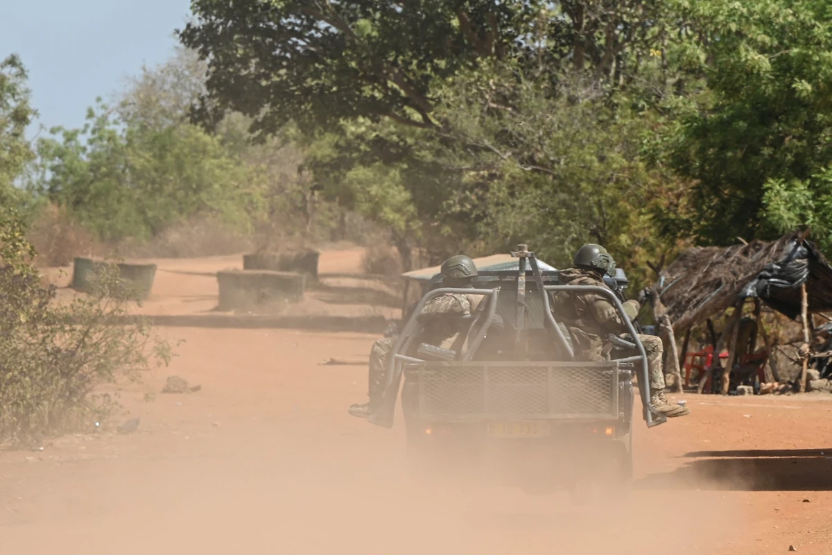 Attaque de lundi au Burkina: au moins 11 soldats tués et 50 civils portés disparus
