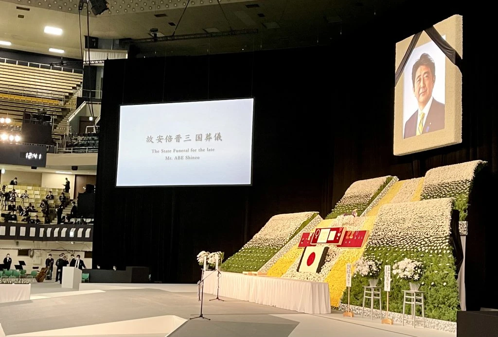 Japon: début de la cérémonie des funérailles nationales de Shinzo Abe
