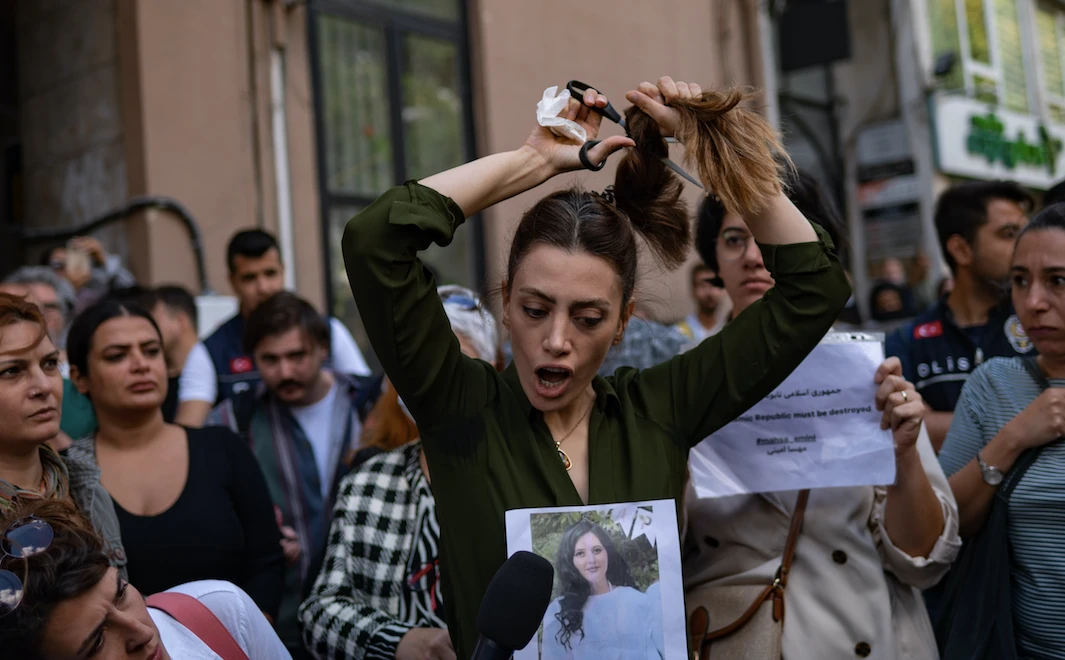 «Ça pourrait être moi»: la révolte d'Iraniennes de la diaspora après la mort de Mahsa Amini