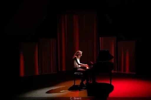 Une vie au bout des doigts, la pianiste Valérie Marie au théâtre Tristan Bernard