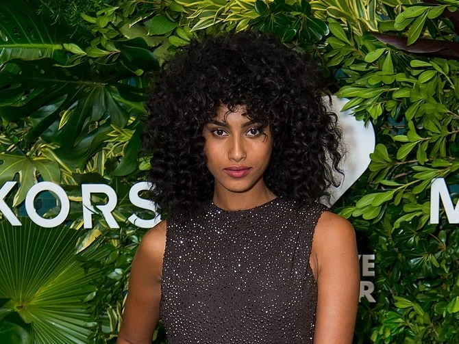 La mannequin Imaan Hammam conçoit une ligne de lunettes avec le label marocain Port Tanger