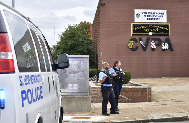 Etats-Unis: l'auteur d'une fusillade dans un lycée était équipé de 600 balles