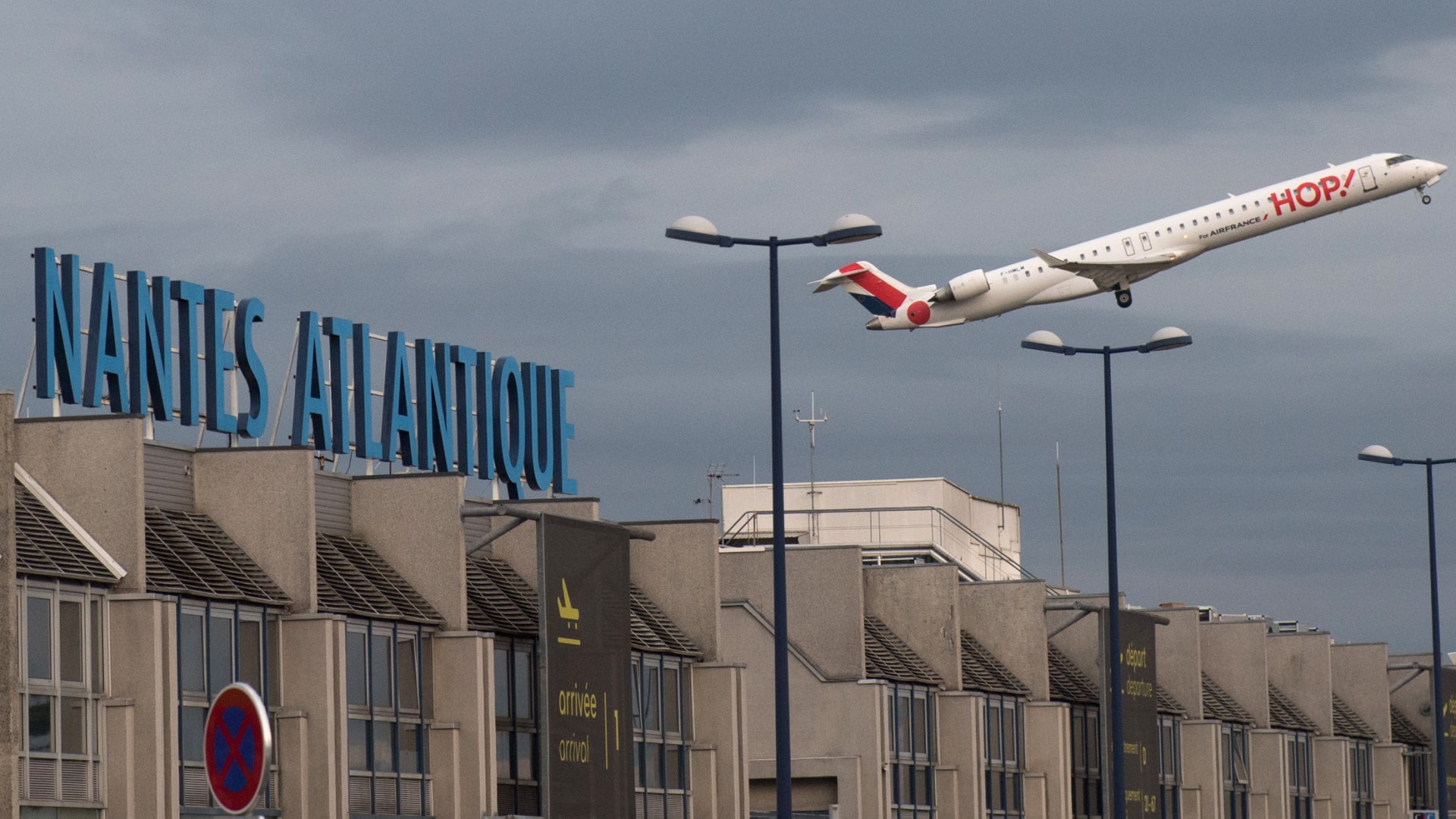 Trafic aérien rétabli à Nantes après qu'un avion rate son atterrissage