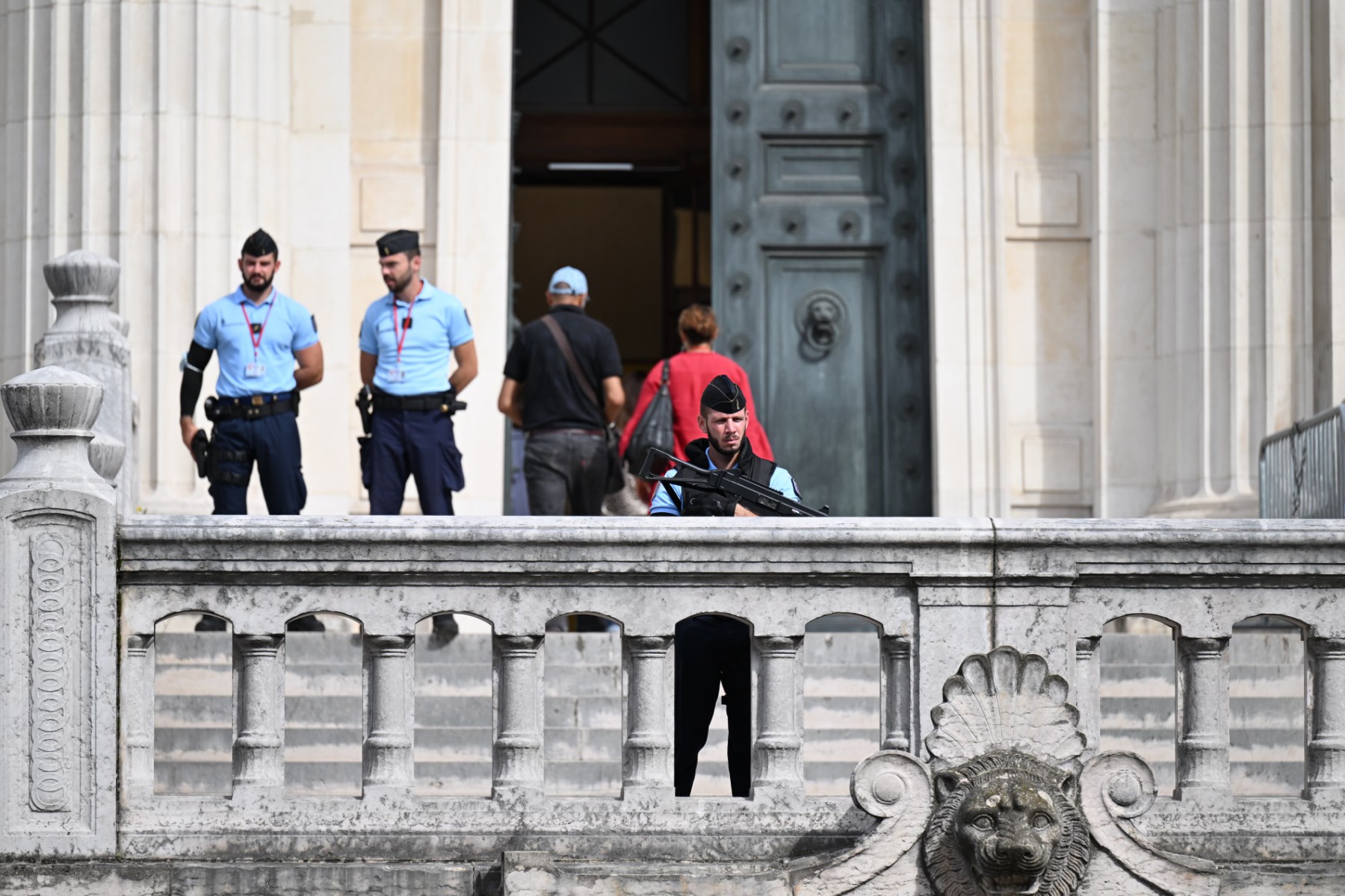 Affaire des fuites au 36: La défense demande au tribunal de «rendre leur honneur» aux prévenus