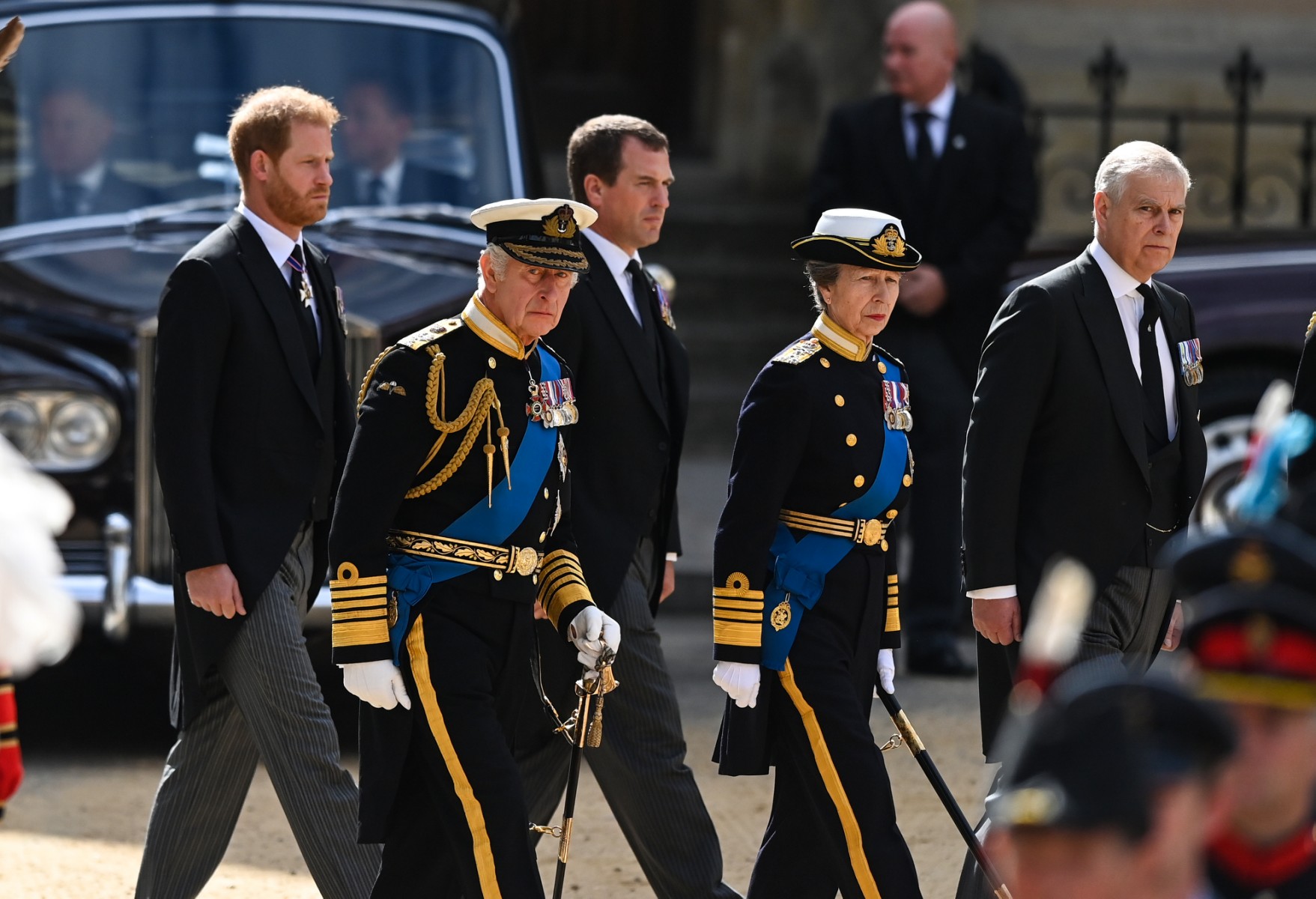 Royaume-Uni: Charles III veut empêcher Harry et Andrew d'assurer son intérim
