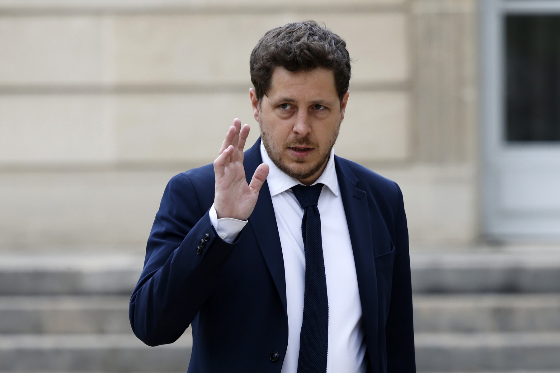 Julien Bayou nie les accusations contre lui et attaque Rousseau