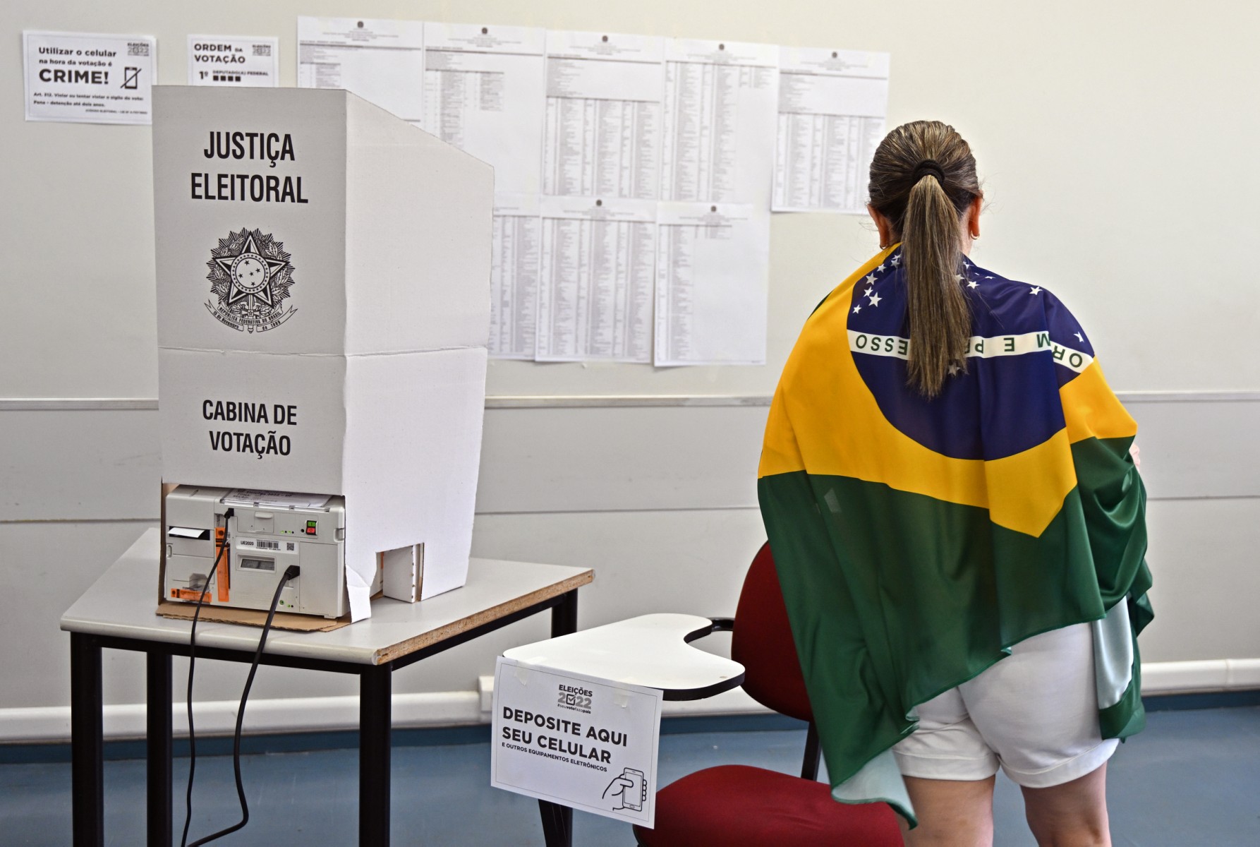 Les Brésiliens aux urnes pour arbitrer le duel Lula-Bolsonaro