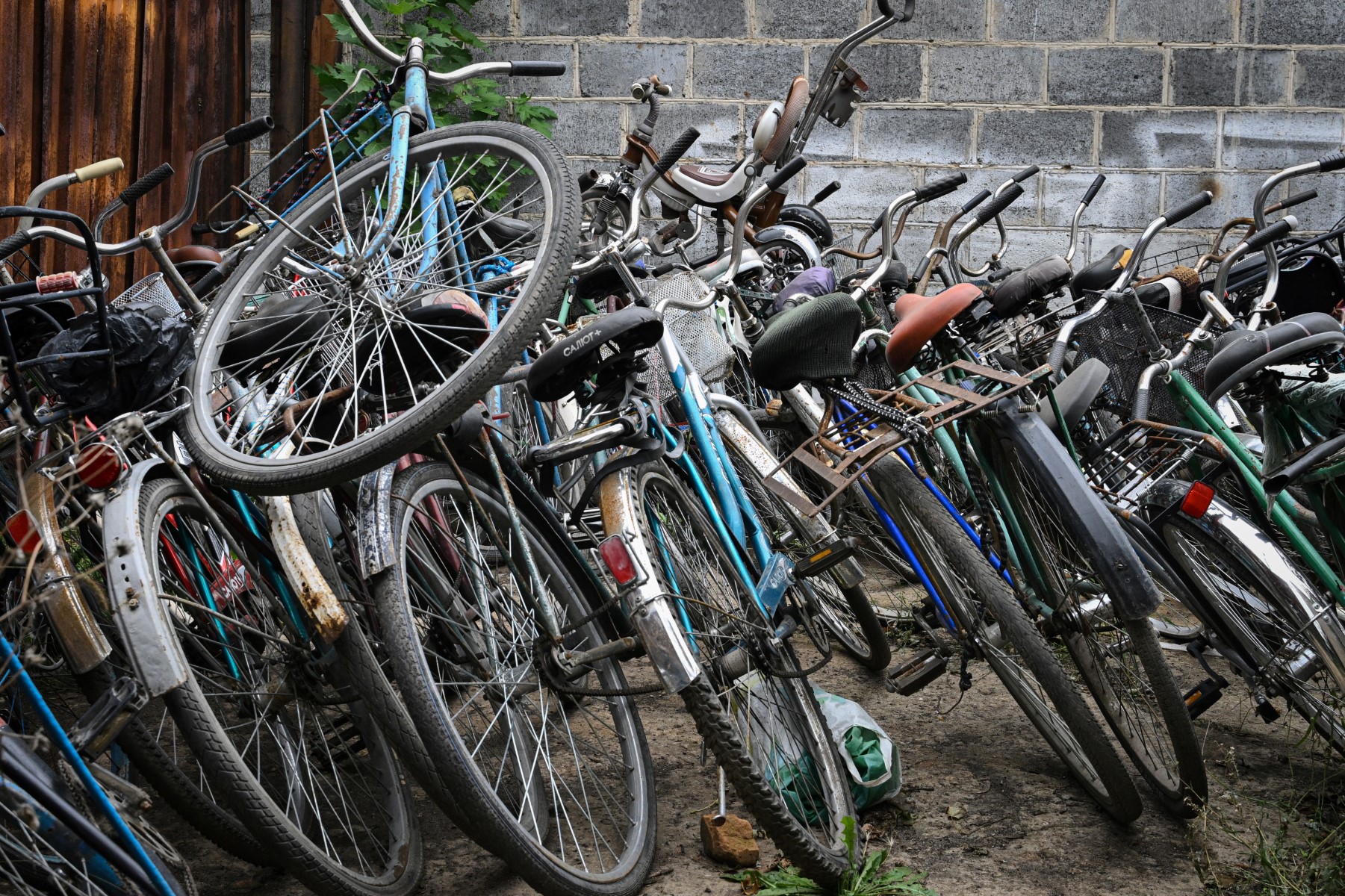 Ukraine: près du front Sud, une garderie à vélos pour attendre le retour de la paix