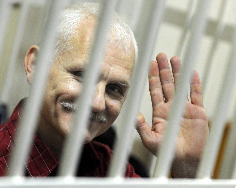 Un Nobel de la paix pour la «coexistence pacifique» à un trio ukrainien, russe et bélarusse
