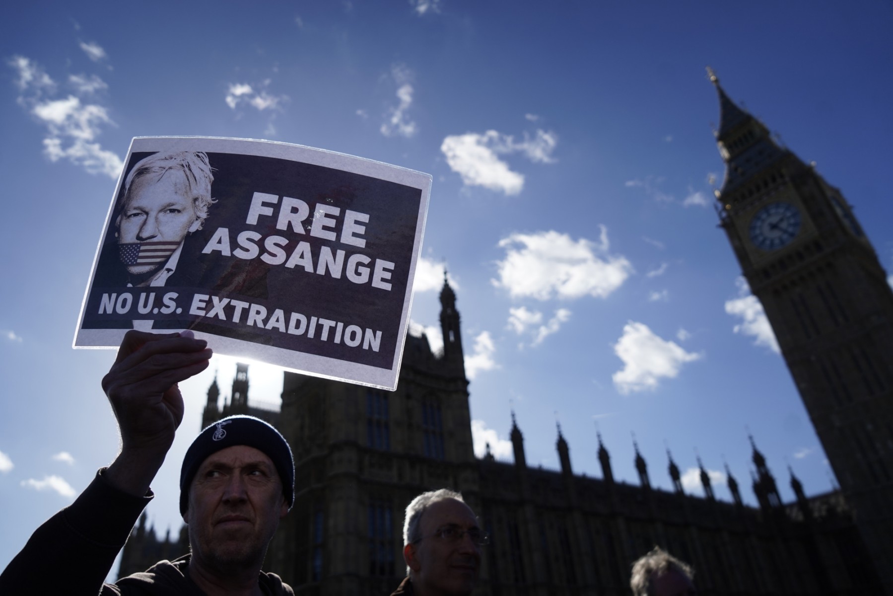 A Londres, une chaîne humaine à Westminster pour Julian Assange