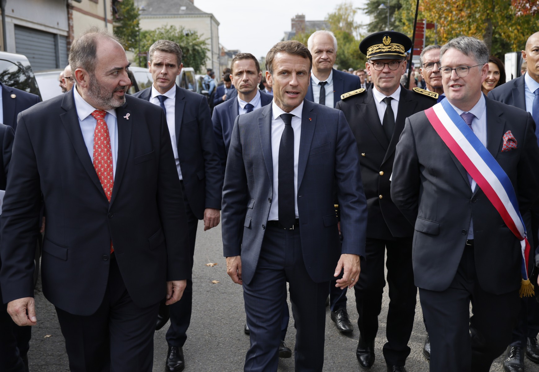 Macron promet une «vraie décentralisation»