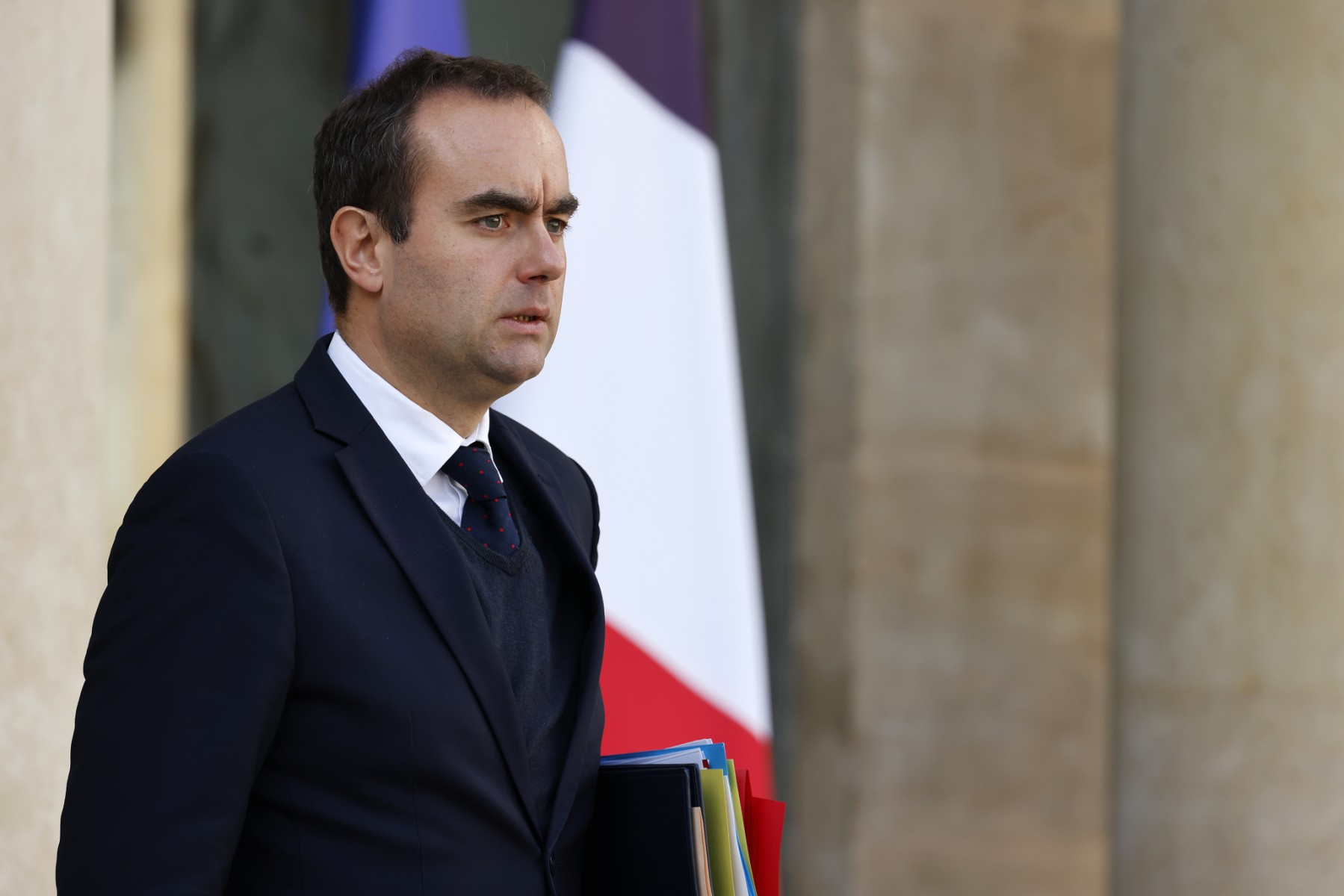 Aide militaire à l'Ukraine: Pas de cessions qui mettraient la France en danger, selon Lecornu