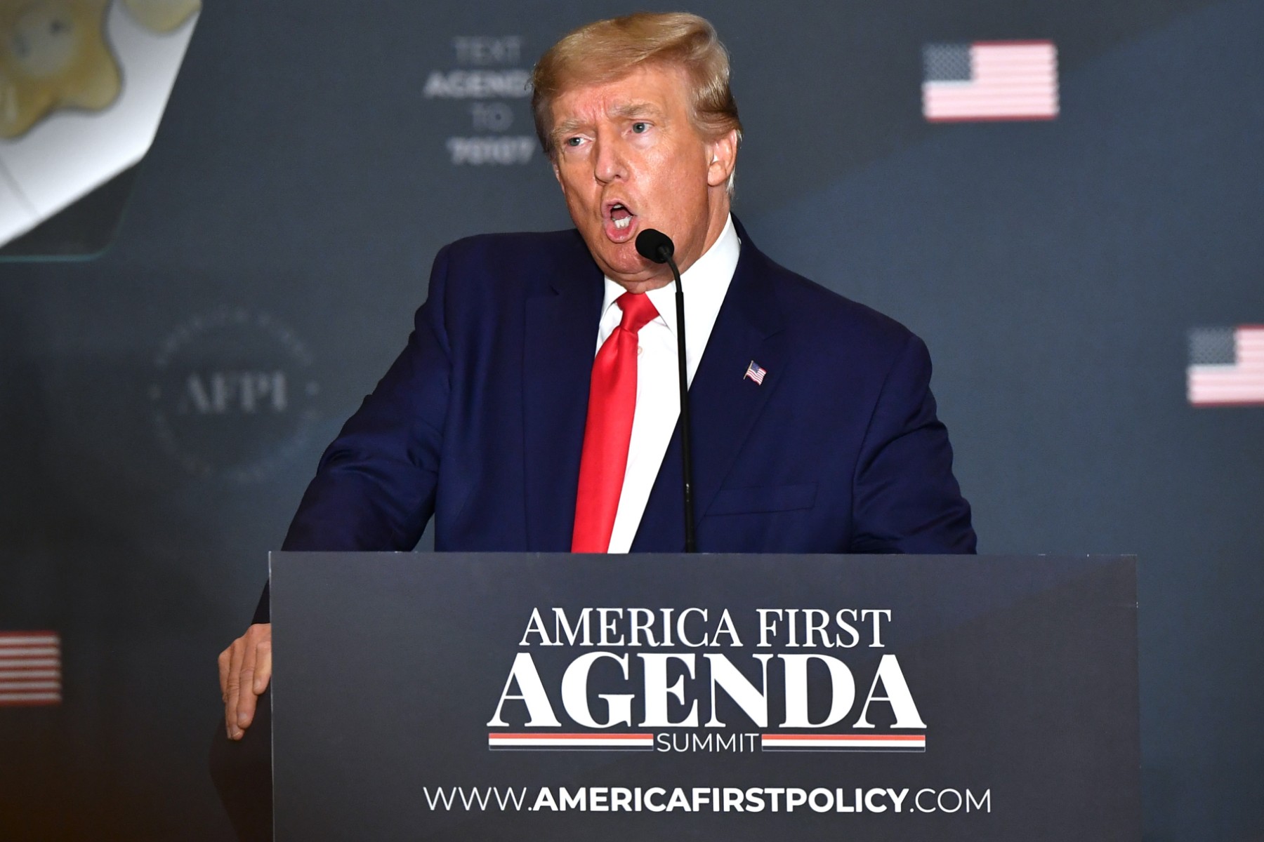 Trump, poursuivi en diffamation par une femme qui l'accuse de viol, a témoigné devant la justice