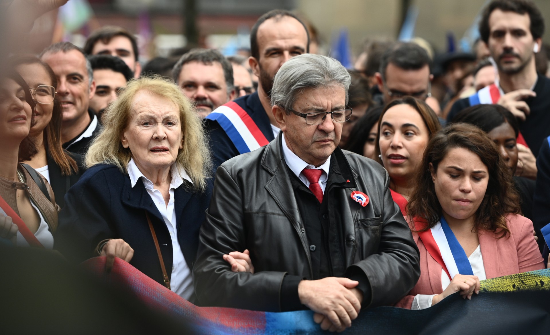 La gauche défile à Paris pour faire monter la température sociale