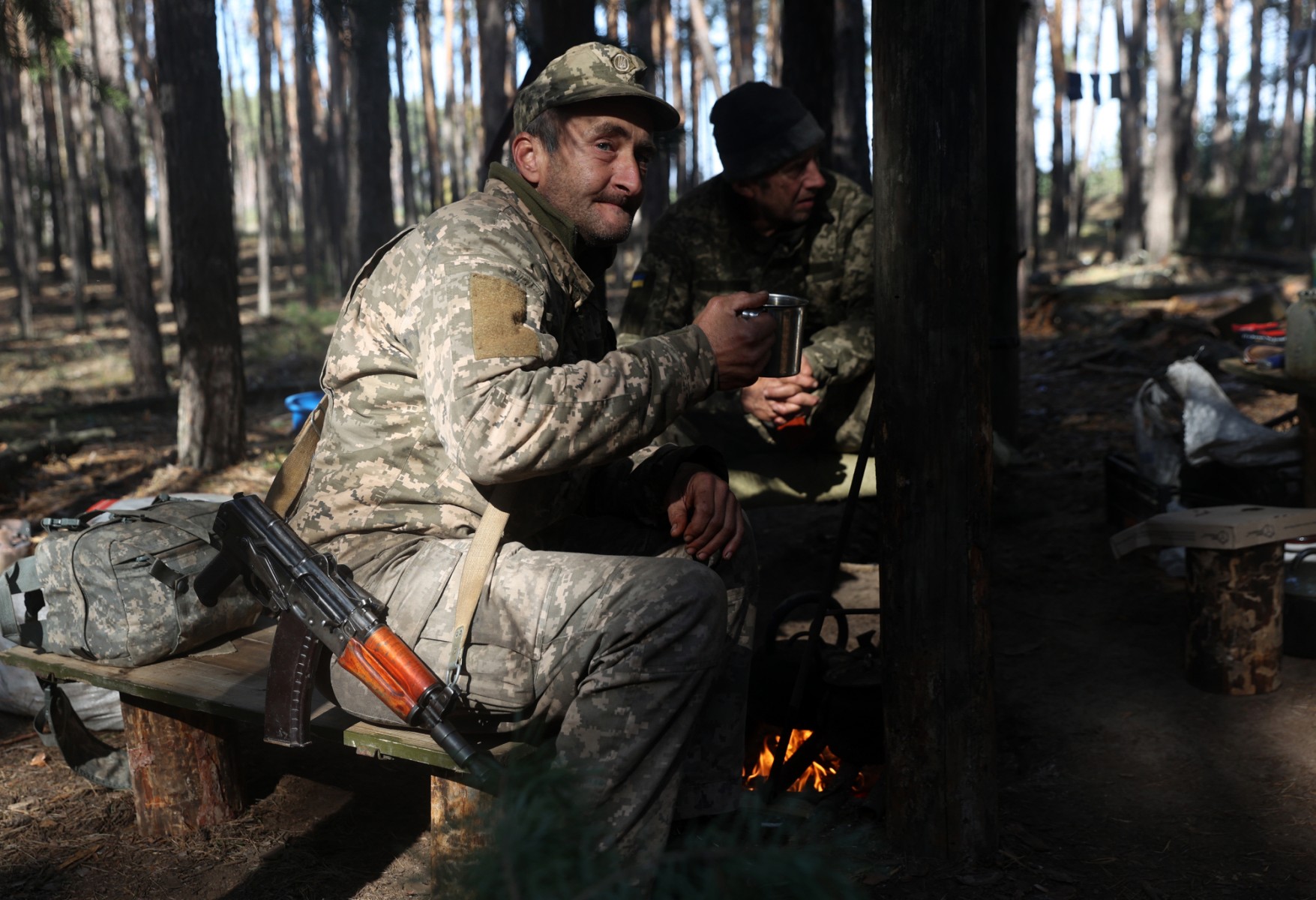 Dans une tranchée ukrainienne, trucs et astuces contre le froid