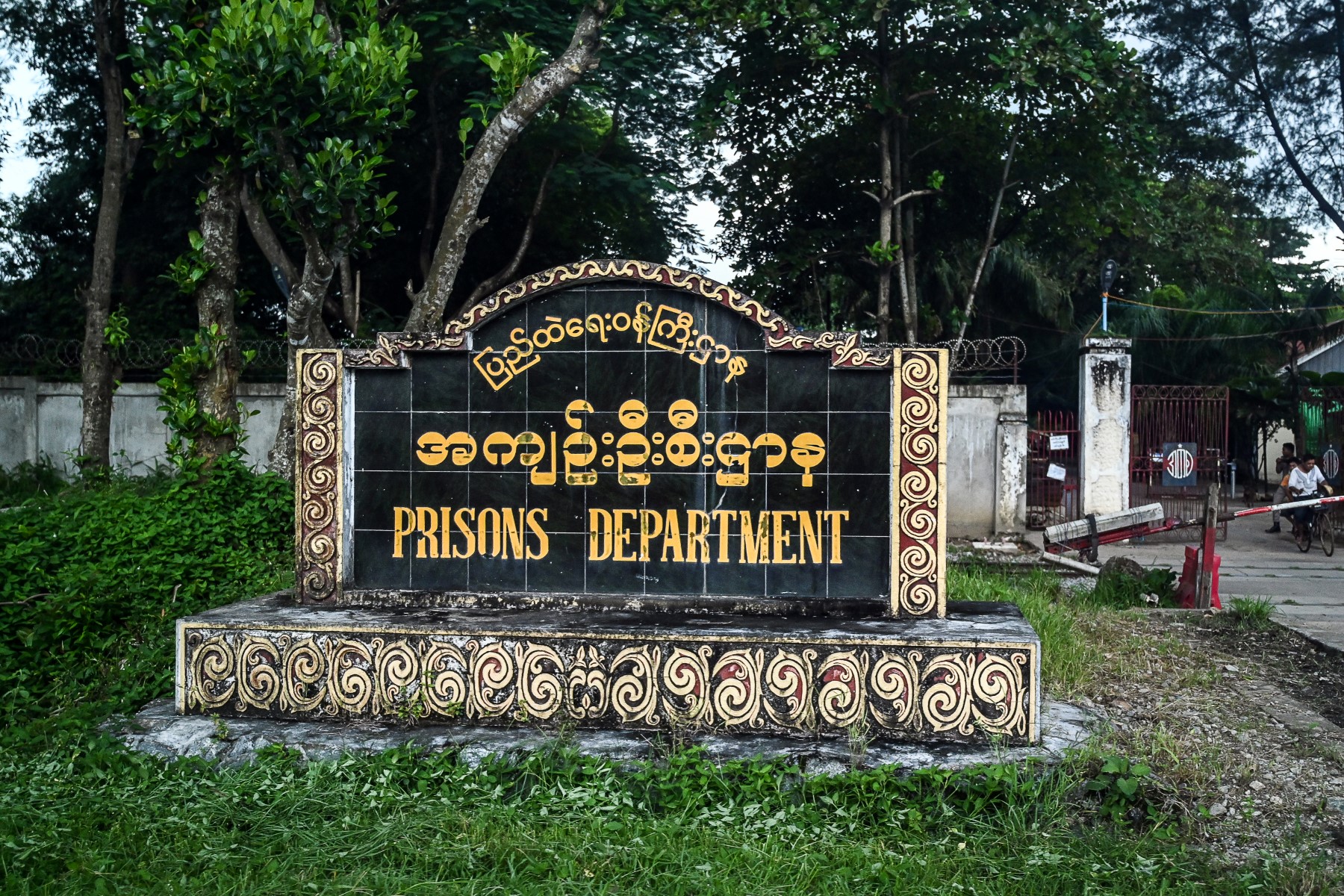 Birmanie: huit morts, 18 blessés dans des explosions devant une prison de Rangoun