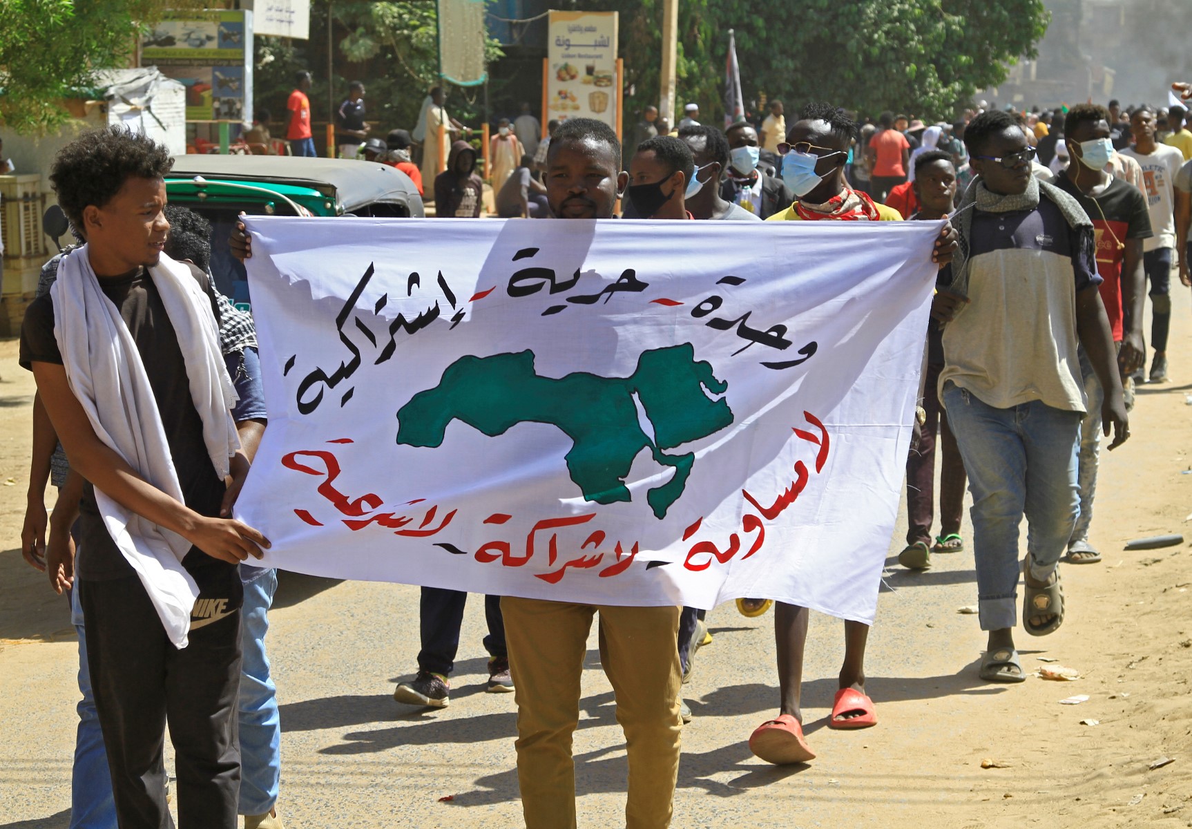 Soudan: des milliers de manifestants anti-putsch à Khartoum