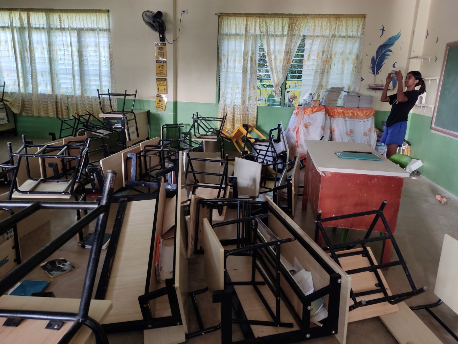 Philippines: après un fort séisme, les habitants craignent de rentrer chez eux