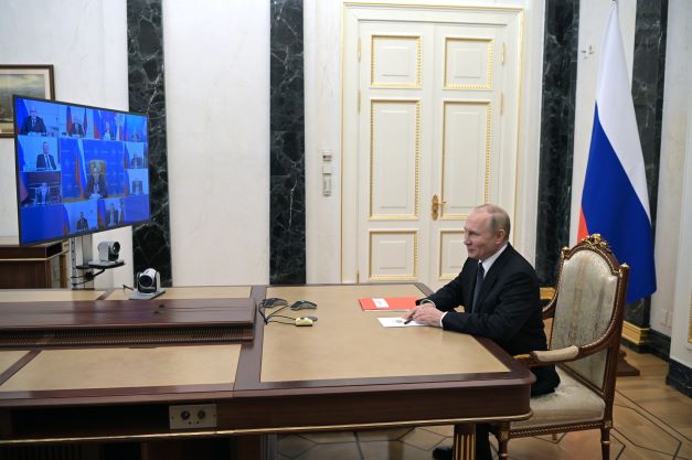 Poutine supervise l'entraînement de ses forces de dissuasion nucléaire