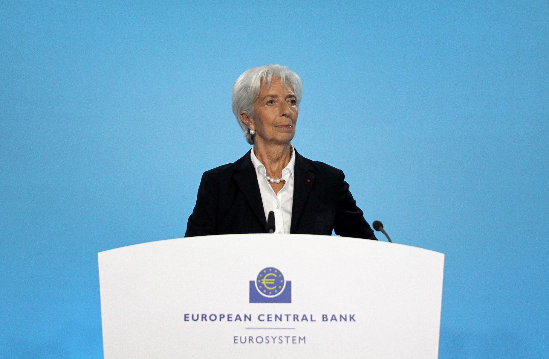 La présidente de la Banque centrale européenne Christine Lagarde tient une conférence de presse sur la politique monétaire de la zone euro après la réunion du conseil des gouverneurs de la BCE à Francfort-sur-le-Main, dans l'ouest de l'Allemagne, le 27 octobre 2022. (Photo par Daniel Roland / AFP)
