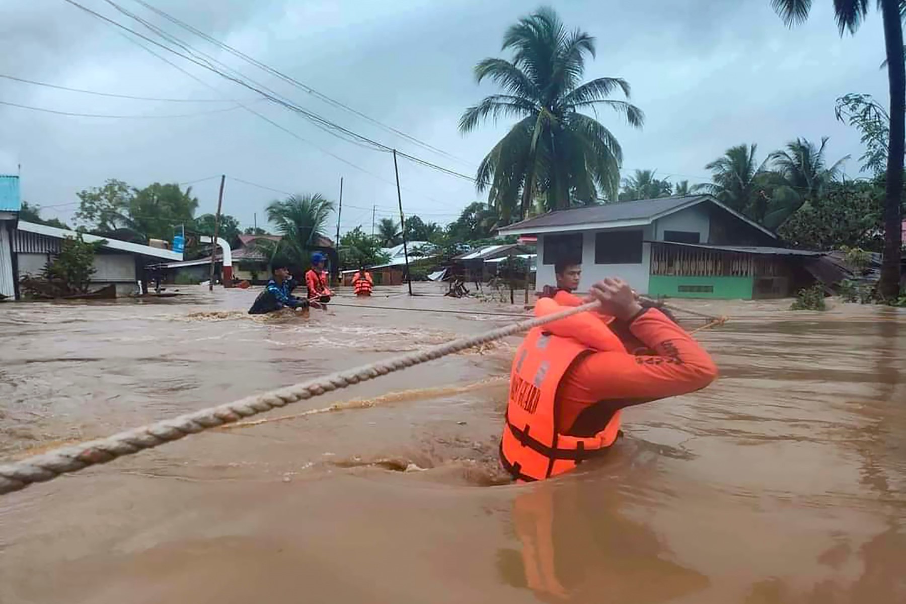 Aux Philippines, le bilan de la tempête monte à 101 morts