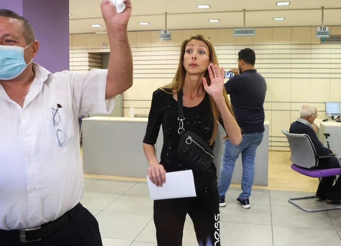 Liban: une députée récupère son argent après un sit-in à la banque