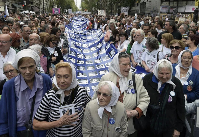 Argentine: l'urgente quête des identités «volées» sous la dictature