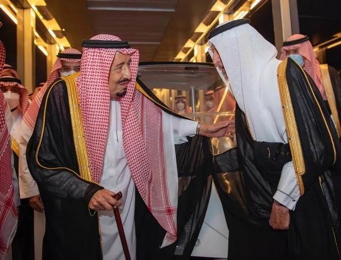 Le roi Salmane arrive à Riyad