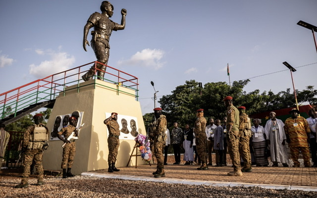 Burkina: Recrutement de 50 000 civils supplétifs de l'armée pour combattre les djihadistes