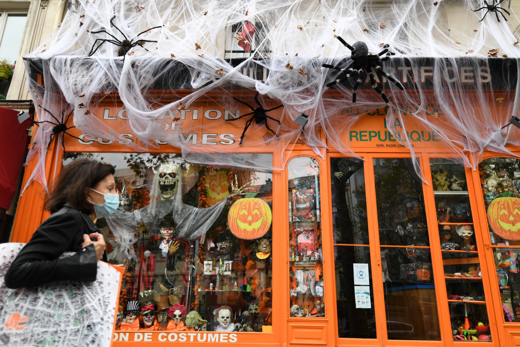 Darmanin appelle les préfets à la vigilance pour Halloween