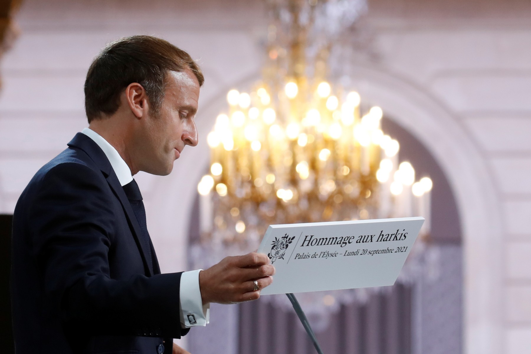 Macron rend hommage mardi aux anciens combattants de la guerre d'Algérie