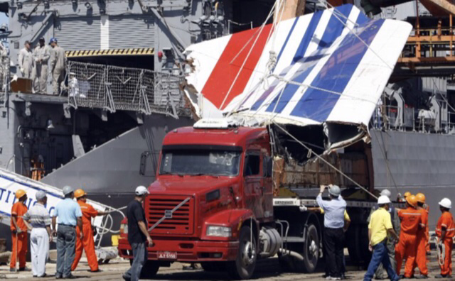 Crash du Rio-Paris: à l'ouverture du procès, Air France et Airbus contestent toute «faute»