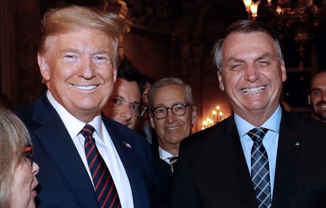 A deux jours des élections au Brésil, Trump renouvelle son soutien à Bolsonaro