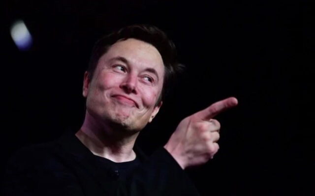 Elon Musk aux manettes de Twitter, une nouvelle ère s'ouvre, incertaine