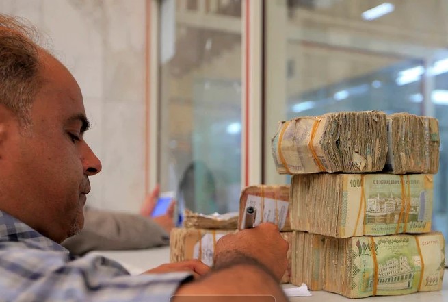 Les Houthis tentent de tromper les Yéménites sur le paiement des salaires des retraités de la fonction publique