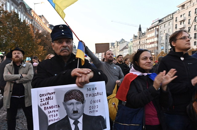 Prague: Des dizaines de milliers de manifestants en faveur de l'Ukraine