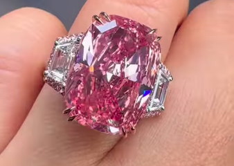 Hong Kong: un diamant rose vendu pour près de 58 M de dollars