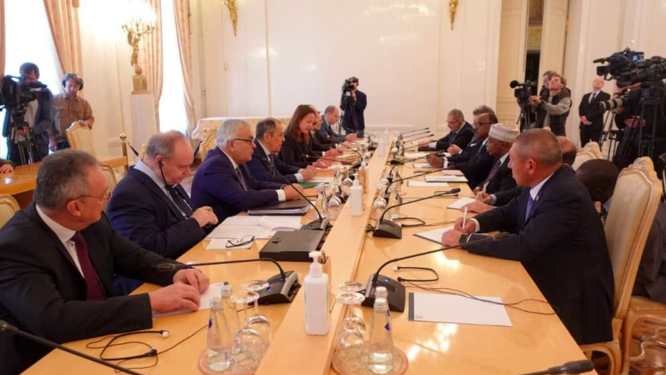 Le secrétaire général de l’OCI et le ministre russe des Affaires étrangères discutent des défis à l’échelle internationale