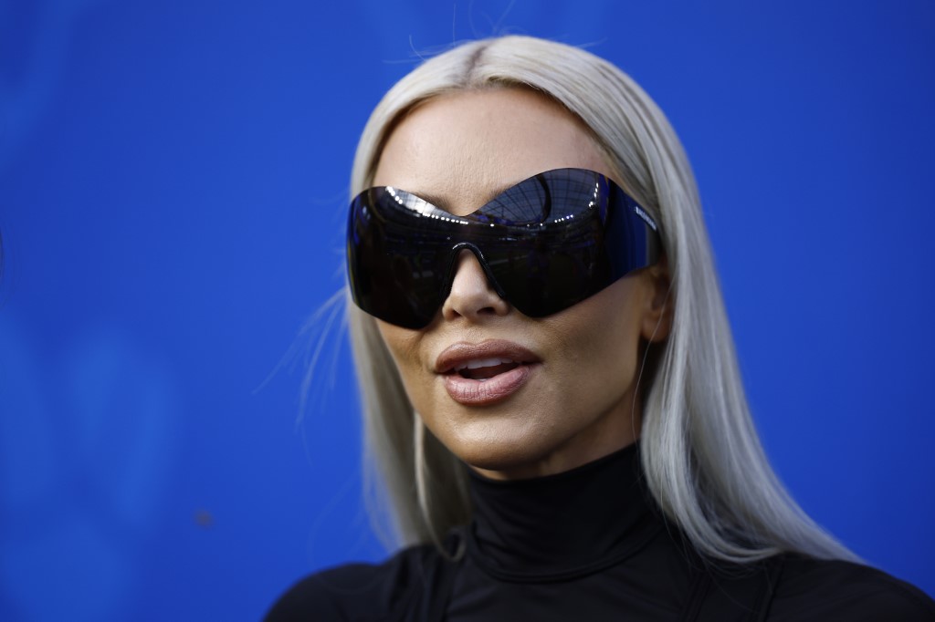Kim Kardashian a été mise à l'amende pour avoir frauduleusement promu une cryptomonnaie. (photo prise au match entre les Dallas Cowboys et les Los Angeles Rams au SoFi Stadium le 09 octobre 2022 à Inglewood, en Californie). (Photo Ronald Martinez/Getty Images/AFP)
