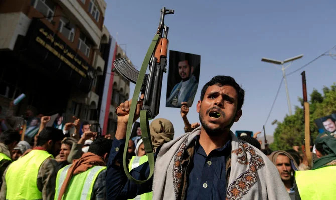 Le président yéménite accuse les Houthis de saper les tentatives de paix