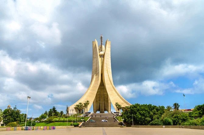 L'émissaire du Vatican marque les cinquante ans des relations diplomatiques avec l'Algérie