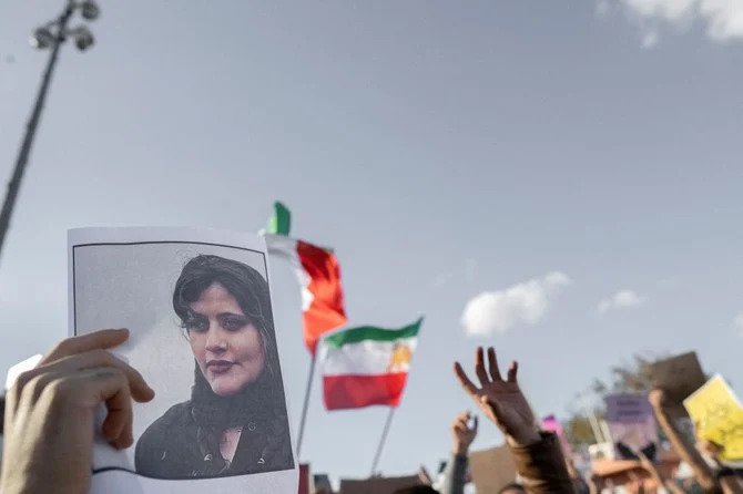 Iran: les «émeutes» sont fomentées par les Etats-Unis et Israël, accuse Khamenei
